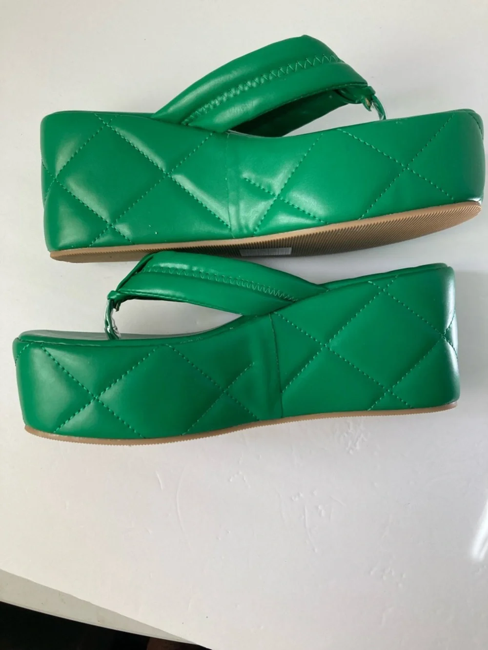 So Me Emerald Green Padded thong Platform women’s Sandals size 8.5. 3in heels